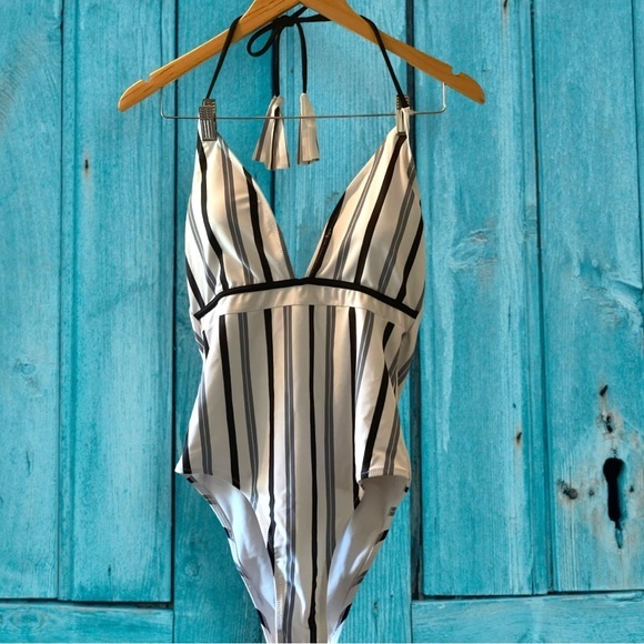 Cupshe swim suit‎ size medium. Never worn. - Picture 7 of 10